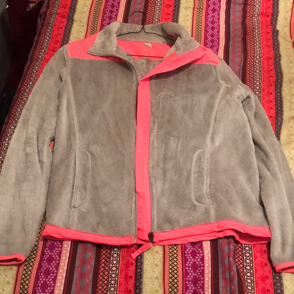 ✨NEW✨ NEVER BEEN WORN✨2 POCKET ZIP UP
